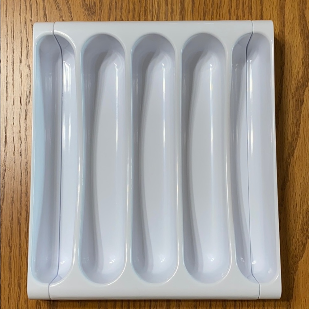 Camco Adjustable Cutlery Tray NWOT